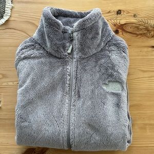 Ladies North Face Woman’s Osito Fleece Zip Up jacket. Size Medium, light grey.